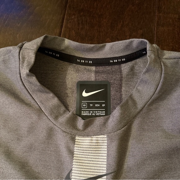 Nike Tech Knit Long-Sleeve Running Top Women's Size XS - Picture 7 of 8